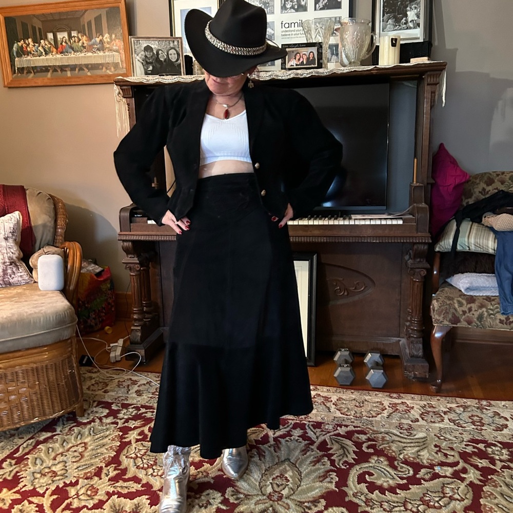 #112 Vintage suede suit - Picture 15 of 16